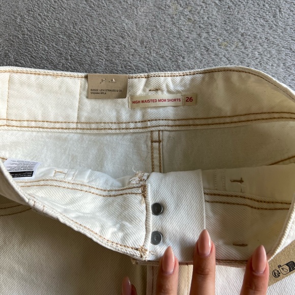 Levi’s highwaisted Mom shorts - Picture 3 of 3